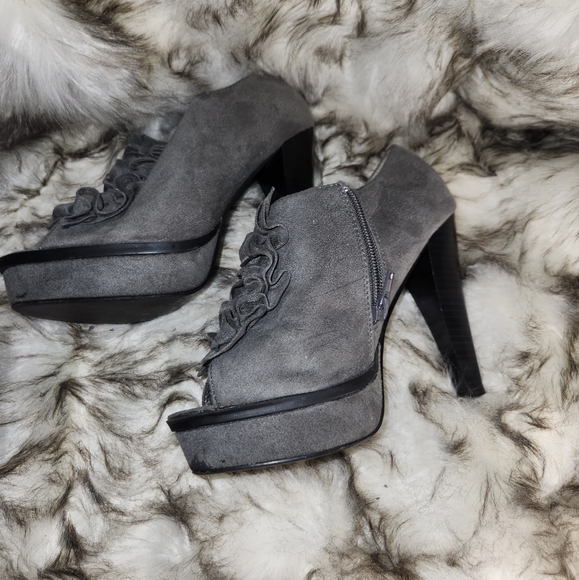 Gray high heel booties - Picture 2 of 4